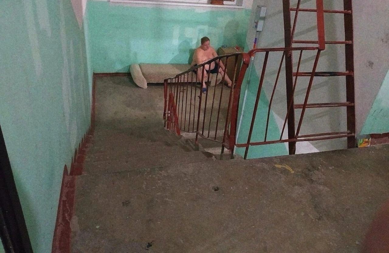 Грязный подъезд