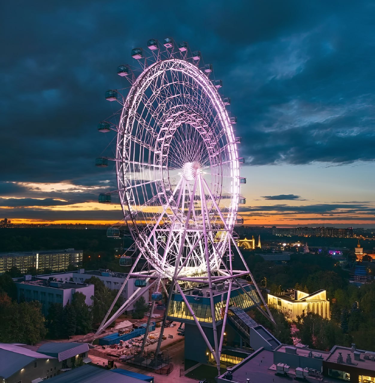 солнце москвы прозрачный пол