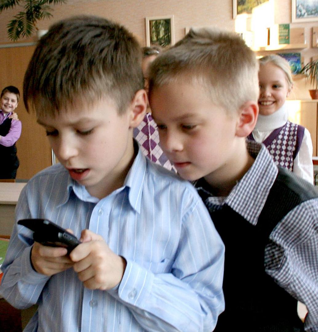 Разрешены телефоны в школах