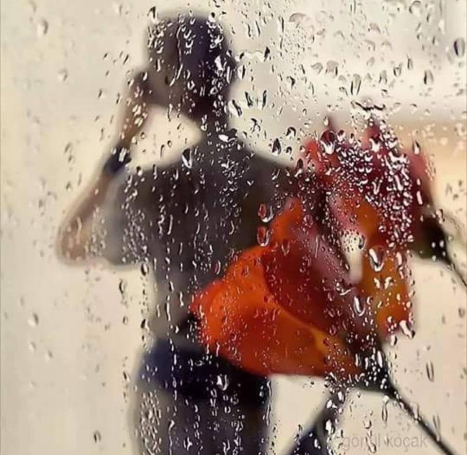 У человека грустное е ло. Дождливый день. Осень дождь любовь. Дождь в душе. Девушка за мокрым стеклом.