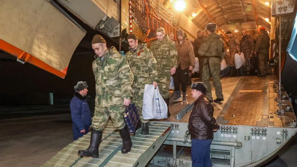 Плен 76. Пленные советские солдаты 1942. Плен 76. Обмен пленными между россией и украиной 8. Плен 76.