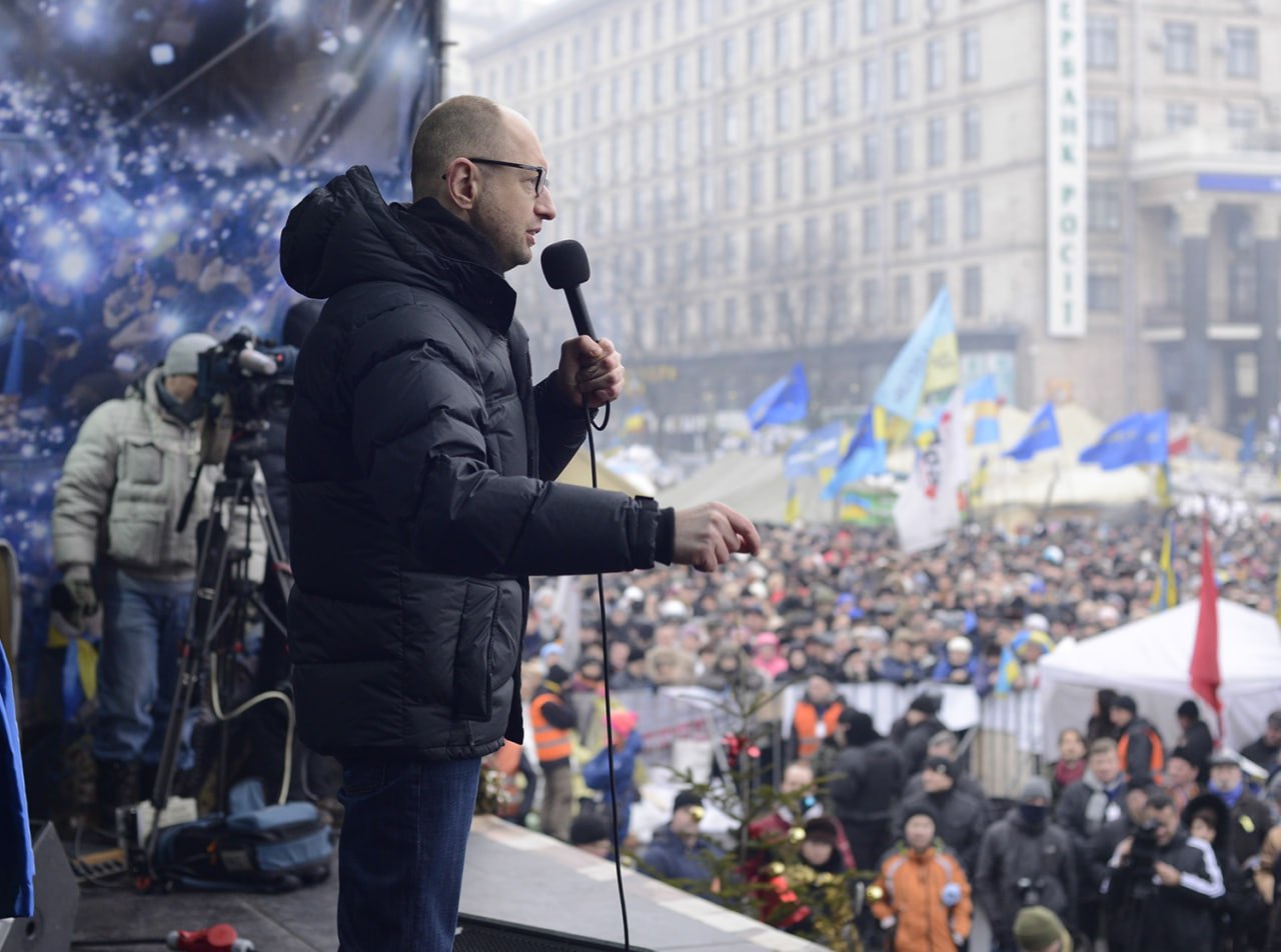 Яценюк на Майдане. Яценюк 2014. Порошенко Яценюк на Майдане 2014. Турчинов на Майдане 2014.